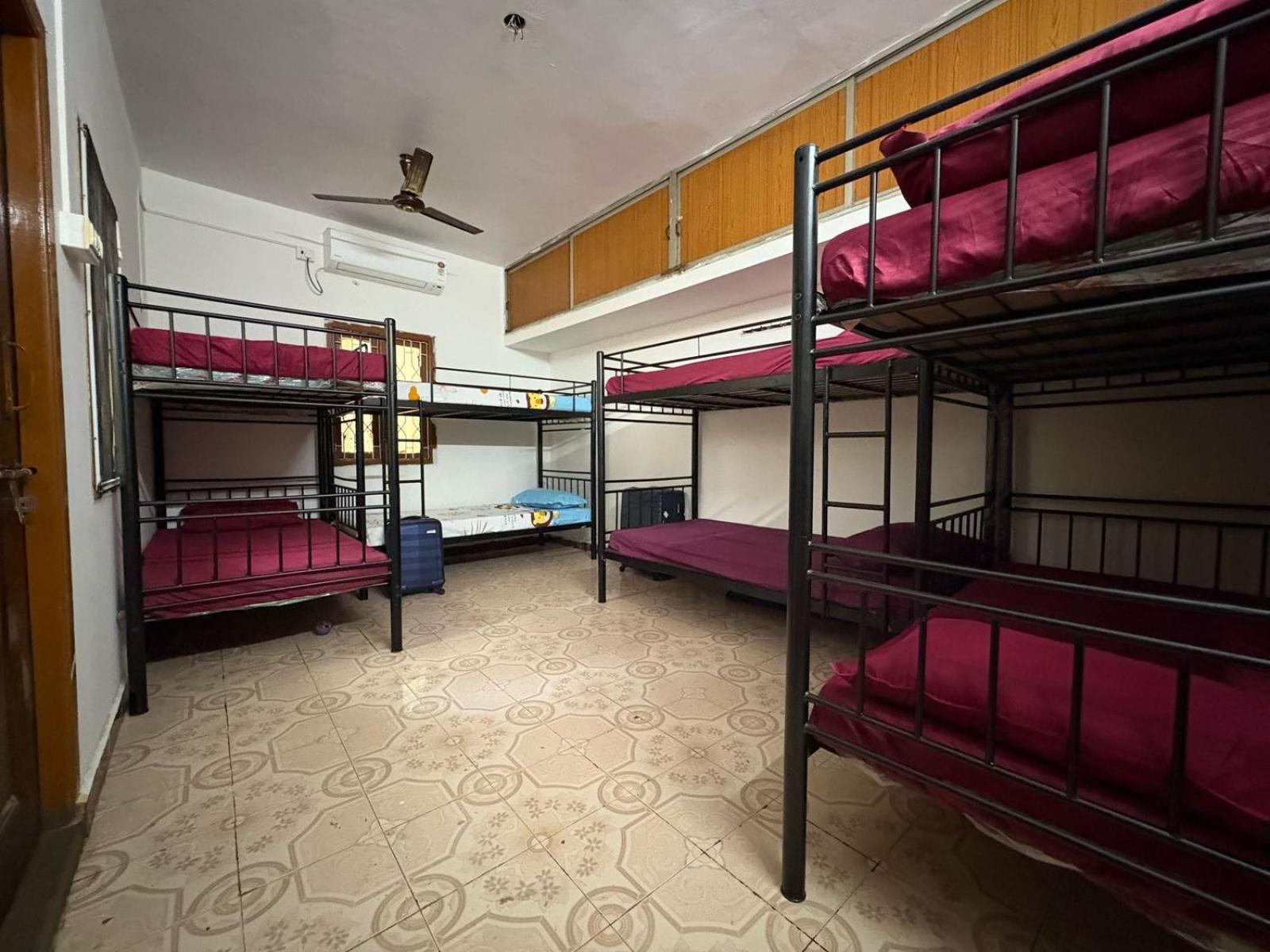 Hostel Madras Exterior photo