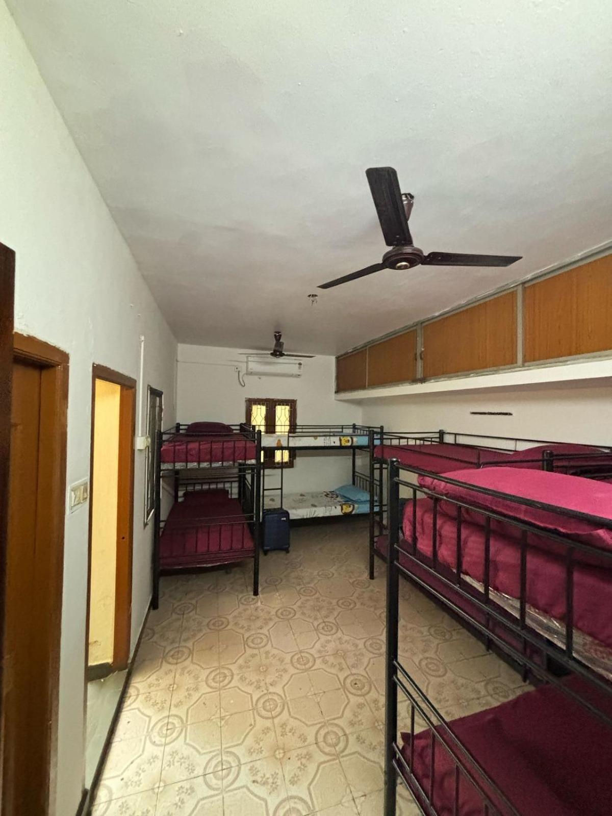 Hostel Madras Exterior photo